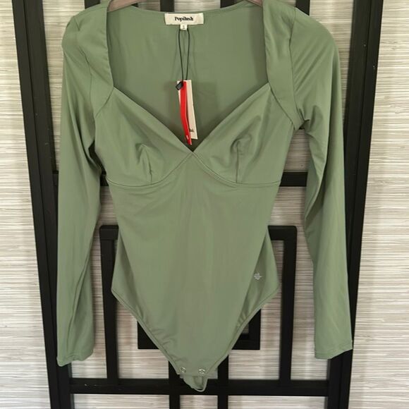 Popilush Tops - NWT Popilush light green long sleeve sweetheart neck line bodysuit low cut luxur